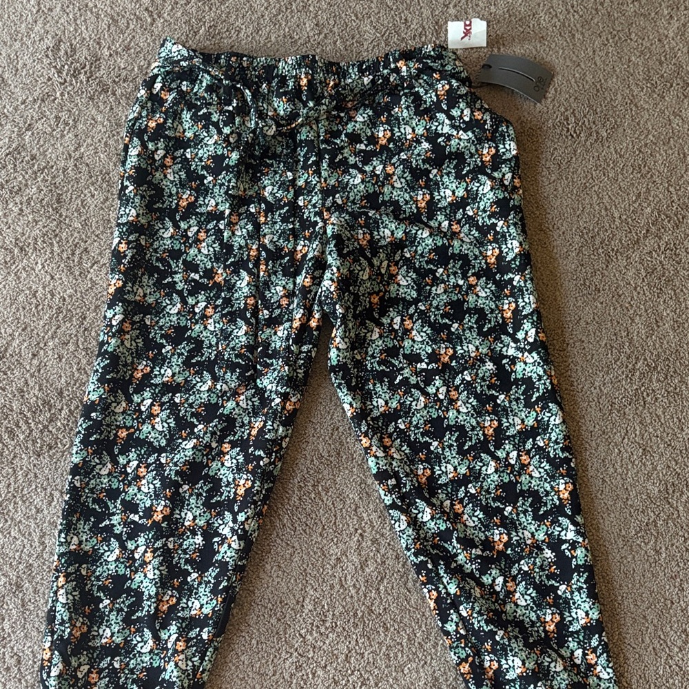 Floral Print Ankle Pants